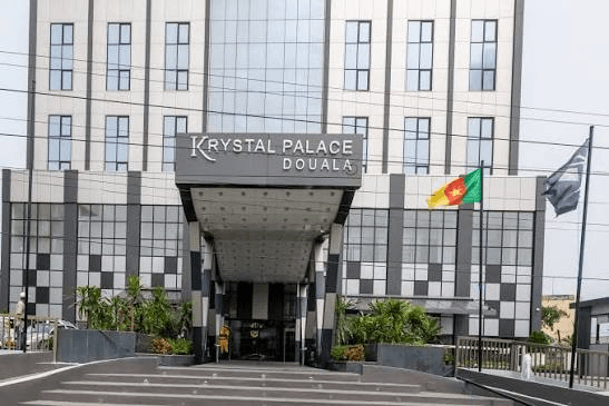 Entrée du Krystal Palace Douala